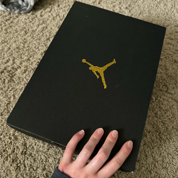 Jordan 1 Mid Gym Red GS - Picture 8 of 8